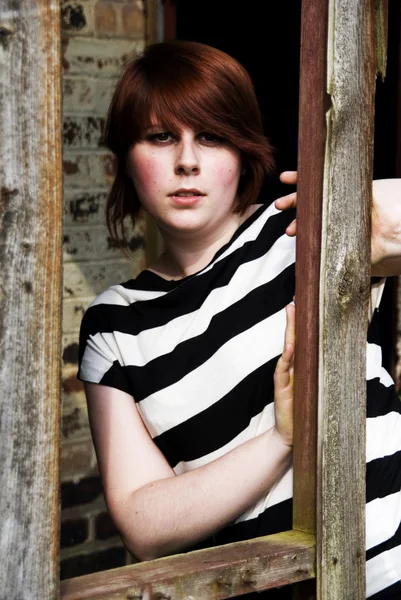 Modelo Feminino em um Abondoned POW Camp — Fotografia de Stock