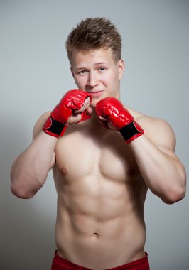 studio üzerinde genç boksör fighter