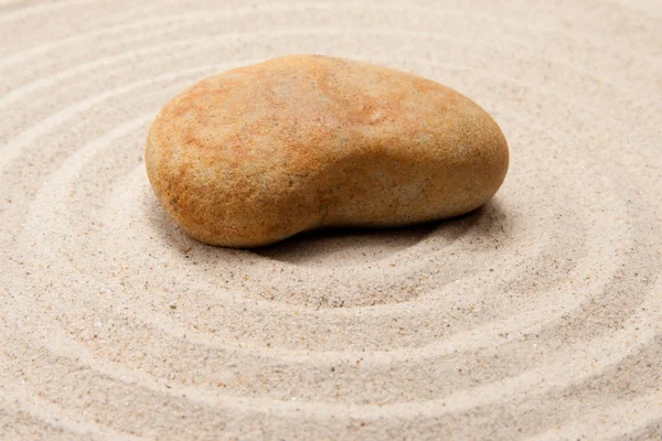 Zen piasek i kamień — Zdjęcie stockowe