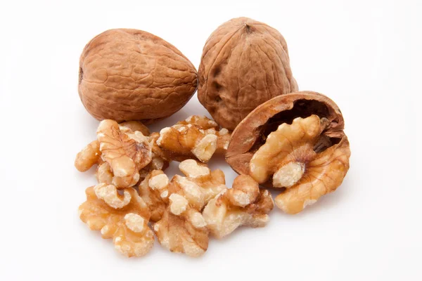 Ceviz beyaz zemin üzerine açık