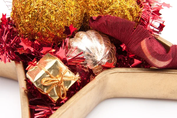 Prato em forma de estrela com bolha de Natal e decoração de Natal — Fotografia de Stock