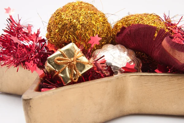 Sterren gevormde schotel met Kerstmis zeepbel en decoratie van Kerstmis — Stockfoto