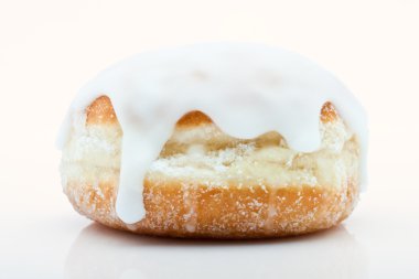 Beyaz arka plan üzerinde izole bir parti için çörek