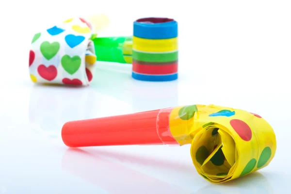 Borazanlar beyaz zemin üzerine izole bir parti için