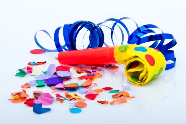 Borazanlar izole hava flamalar ile beyaz zemin üzerinde bir parti için ve