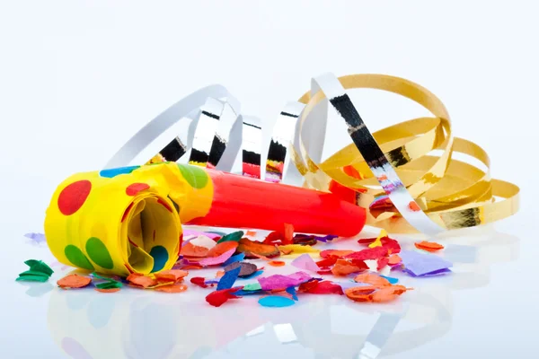 Borazanlar izole hava flamalar ile beyaz zemin üzerinde bir parti için ve