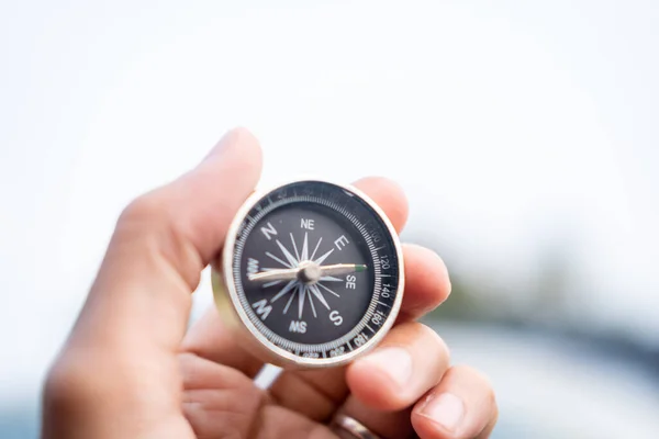 Man Hand Holding Compass City Car Blurred Background Using Wallpaper — Stock Photo, Image