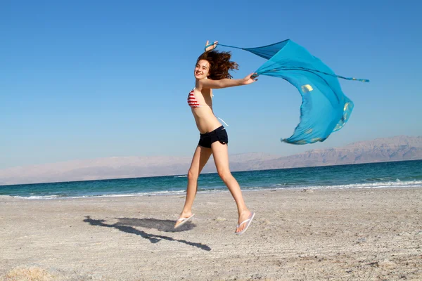 Young girl at beach — Stock Photo, Image