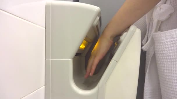 Secador de manos — Vídeos de Stock
