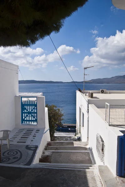 Uitzicht vanaf Cycladische straat — Stockfoto