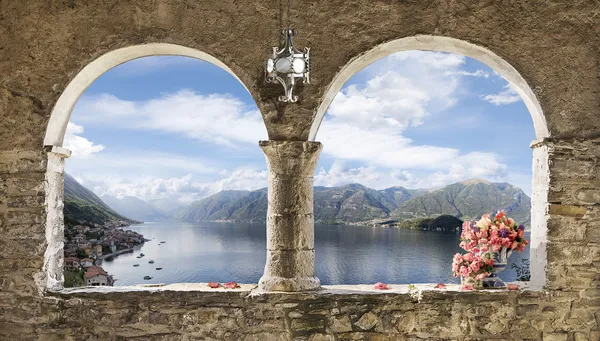 Ikkuna järvellä — kuvapankkivalokuva