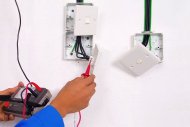 Elektrikçi test yapıyoruz