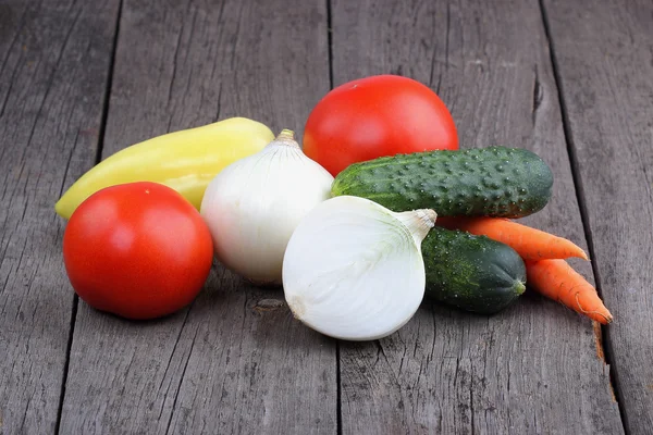 Vegetables on old wood background — Stock Photo, Image