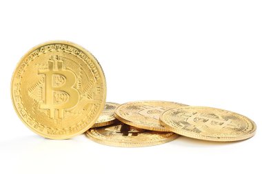 Beyaz arkaplanda izole edilmiş altın bitcoin