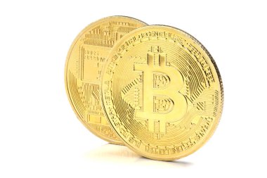 Beyaz arkaplanda izole edilmiş altın bitcoin