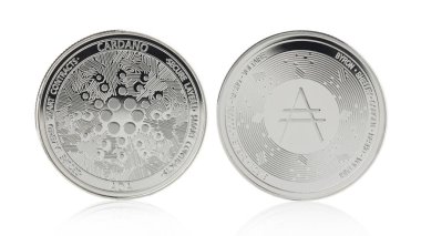 CARDANO (ADA) gümüş para beyaz arkaplanda izole