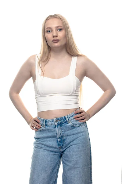 Menina Loira Jeans Isolado Fundo Branco — Fotografia de Stock