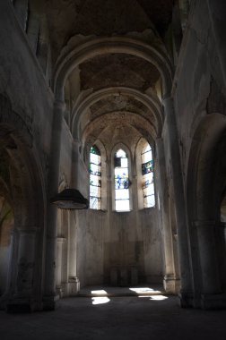  Ebedi Meryem Kilisesi 'nin Neo-Gotik Kilisesi Sorotsk köyüne yardım edin.