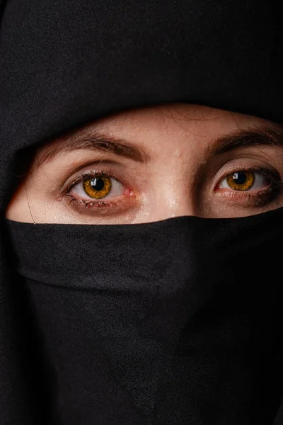 Gros Plan Portrait Jeune Femme Adulte Burqa Noire Avec Visage — Photo