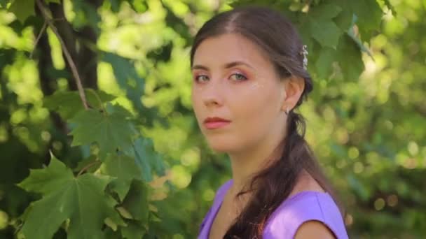 Portrait Young Attractive Woman Makeup Medieval Dress Background Bokeh Park — Stock Video
