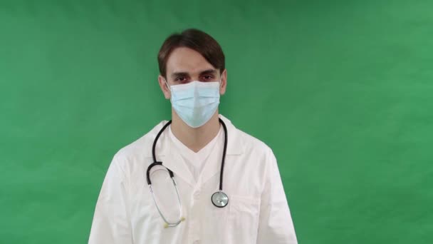 Medico Camice Bianco Maschera Guanti Tiene Una Siringa Con Vaccino — Video Stock