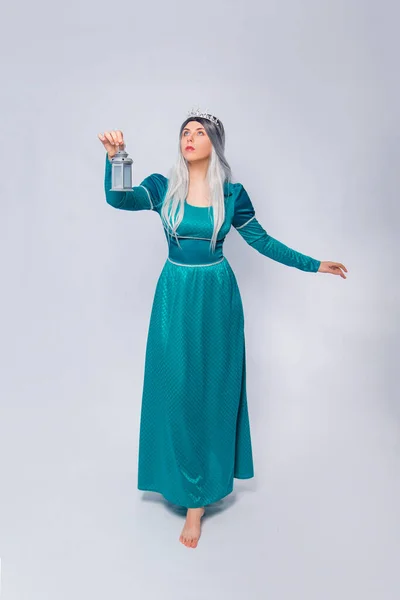 Retrato Comprimento Total Uma Princesa Medieval Fantasia Vestido Turquesa Com — Fotografia de Stock