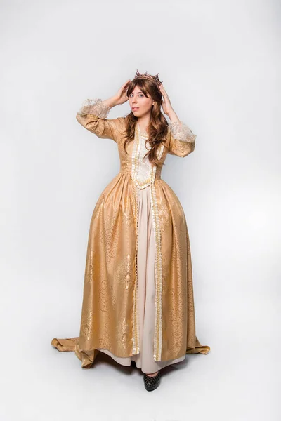 Retrato Completo Una Niña Vestida Con Vestido Rococó Dorado Con — Foto de Stock