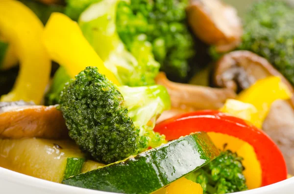 Freshly stir-fried vegetables — Stock Photo, Image