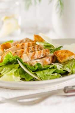 tavuklu Sezar salata