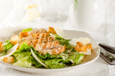 tavuklu Sezar salata