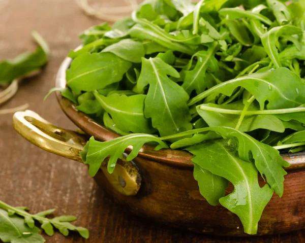 Folhas de salada de rucola fresca — Fotografia de Stock