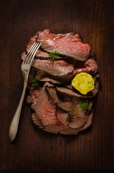 Juicy roast beef slices — Stock Photo, Image