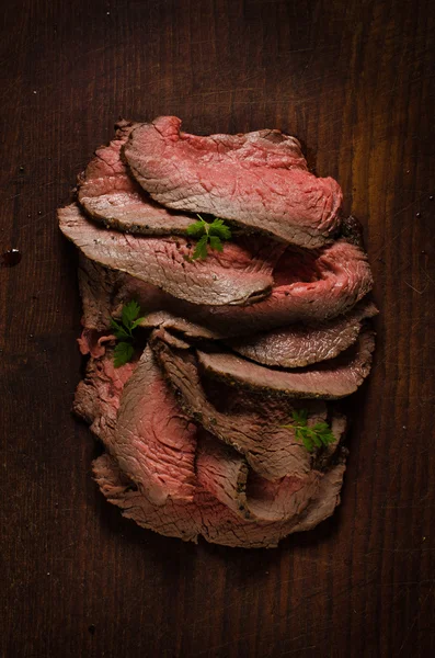 Juicy roast beef slices — Stock Photo, Image