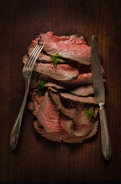 Juicy roast beef slices — Stock Photo, Image