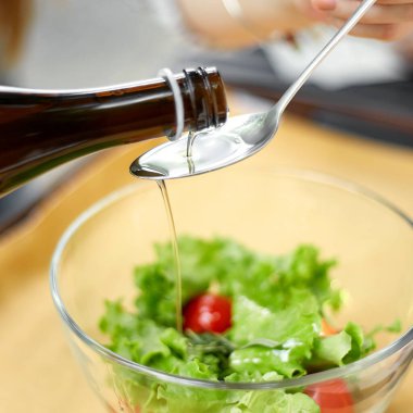 Sebze yağlı salata. Sığ alan derinliği