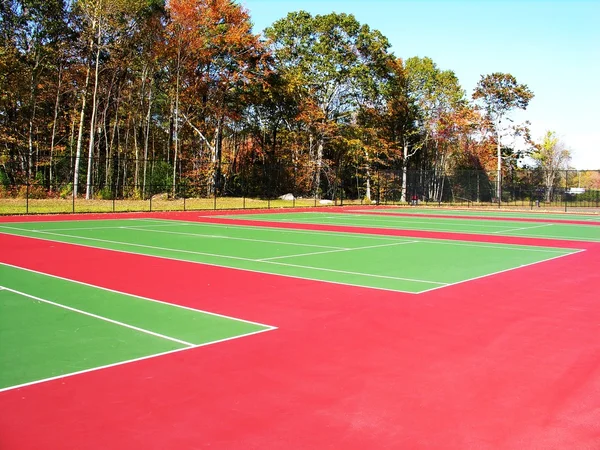boş tenis kortları