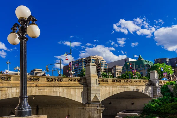 Ottawa küçük bir köprü