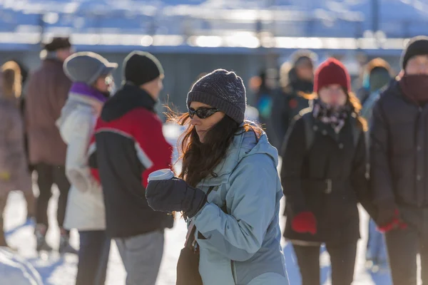 A woman ice skating — Stock Photo, Image