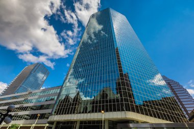 şehir merkezinde gökdelenlerin dikey görünüm