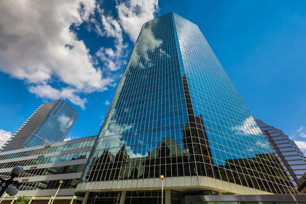 şehir merkezinde gökdelenlerin dikey görünüm