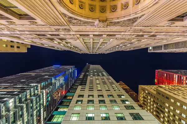 şehir merkezinde gökdelenlerin dikey görünüm