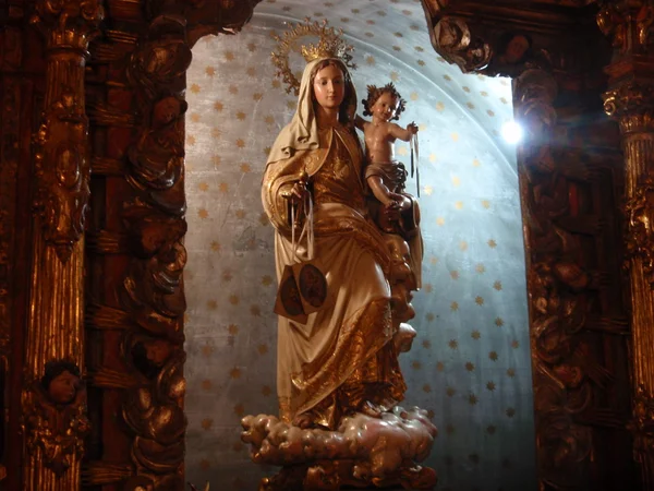 Escultura de la Virgen . —  Fotos de Stock