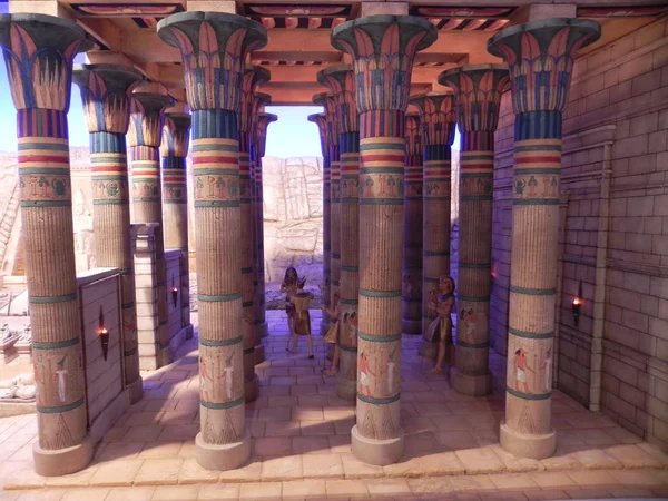 Sala colonne nel tempio di Luxor in miniatura . — Foto Stock
