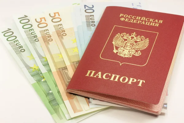 Pasaporte con moneda — Foto de Stock