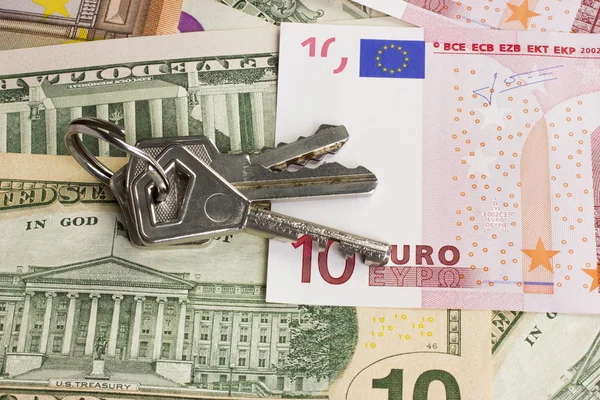 Keys and money — Stock Photo, Image