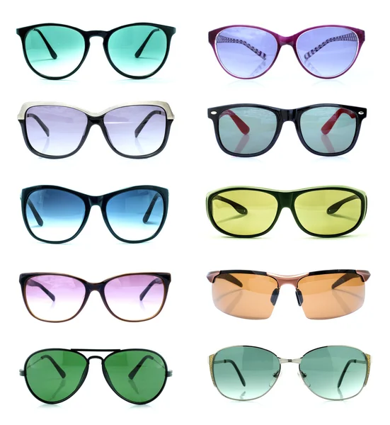 Groep van mooie zonnebril geïsoleerd op wit — Stockfoto