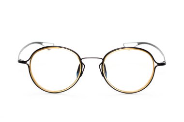 Beyaz arka planda izole edilmiş modern moda gözlüklerin resmi, göz giyimi, gözlük.