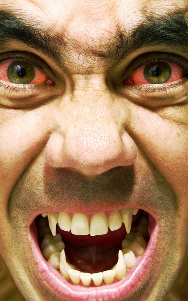 Retrato de zombie feo y furioso.Retrato de vampiro. Retrato de vampiro de horror . —  Fotos de Stock