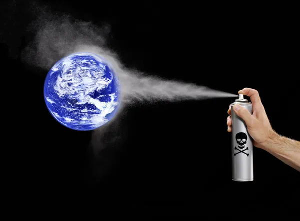 Spray vervuilende de planeet aarde. — Stockfoto