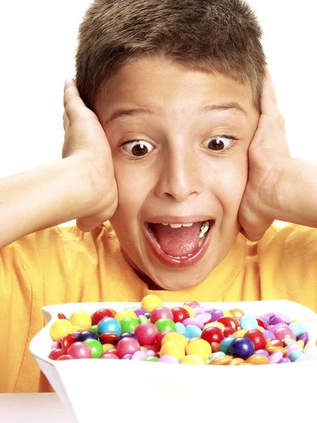 Μικρό αγόρι τρώνε γλυκά — Φωτογραφία Αρχείου